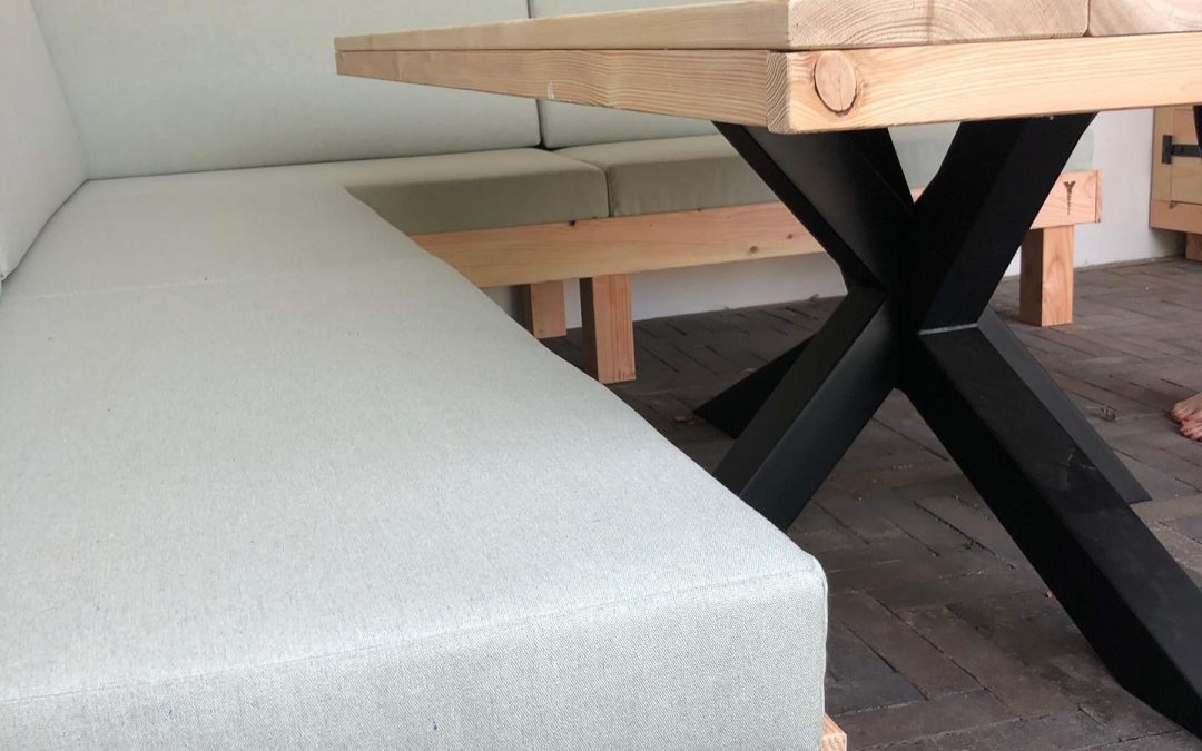 Loungebank en eettafel